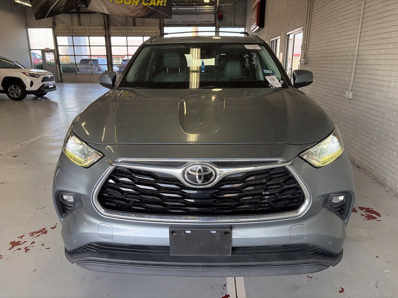Used 2021 Toyota Highlander Limited FWD image 7