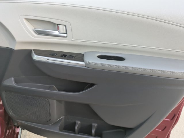 Used 2024 Toyota Sienna Limited FWD image 33