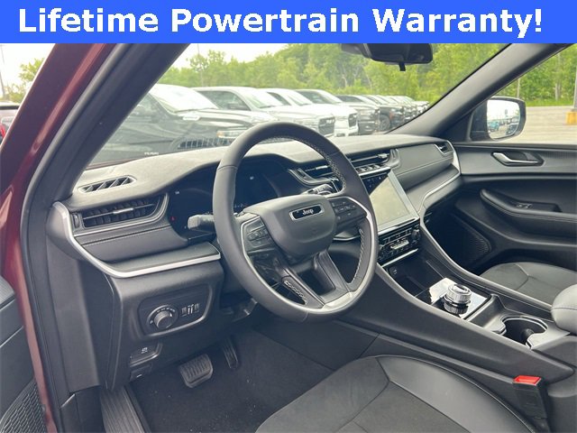 New 2025 Jeep Grand Cherokee Altitude image 10