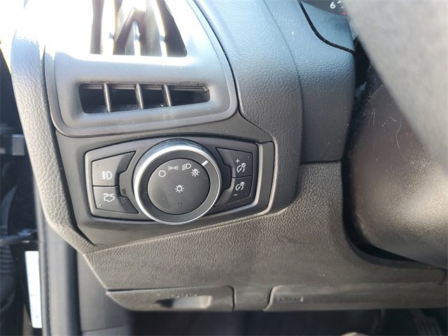 Used 2018 Ford Focus SE w/ SE Appearance Package image 23