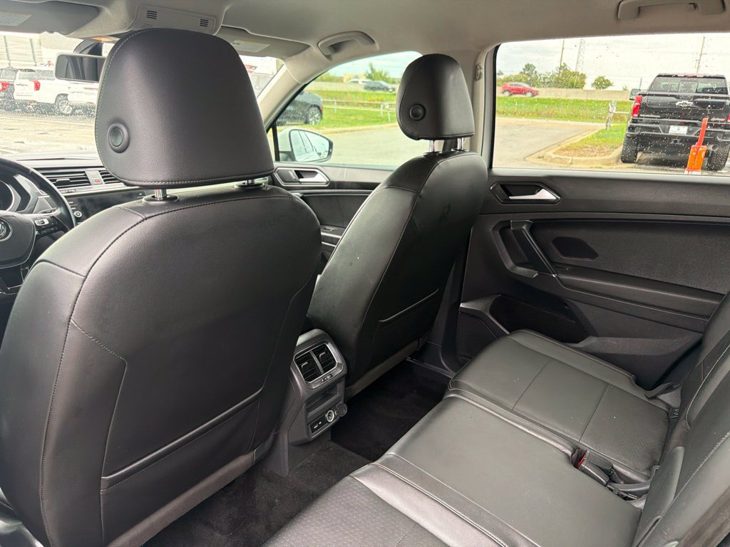 Used 2018 Volkswagen Tiguan SE w/ 3rd Row Seat Package AWD/4WD image 14