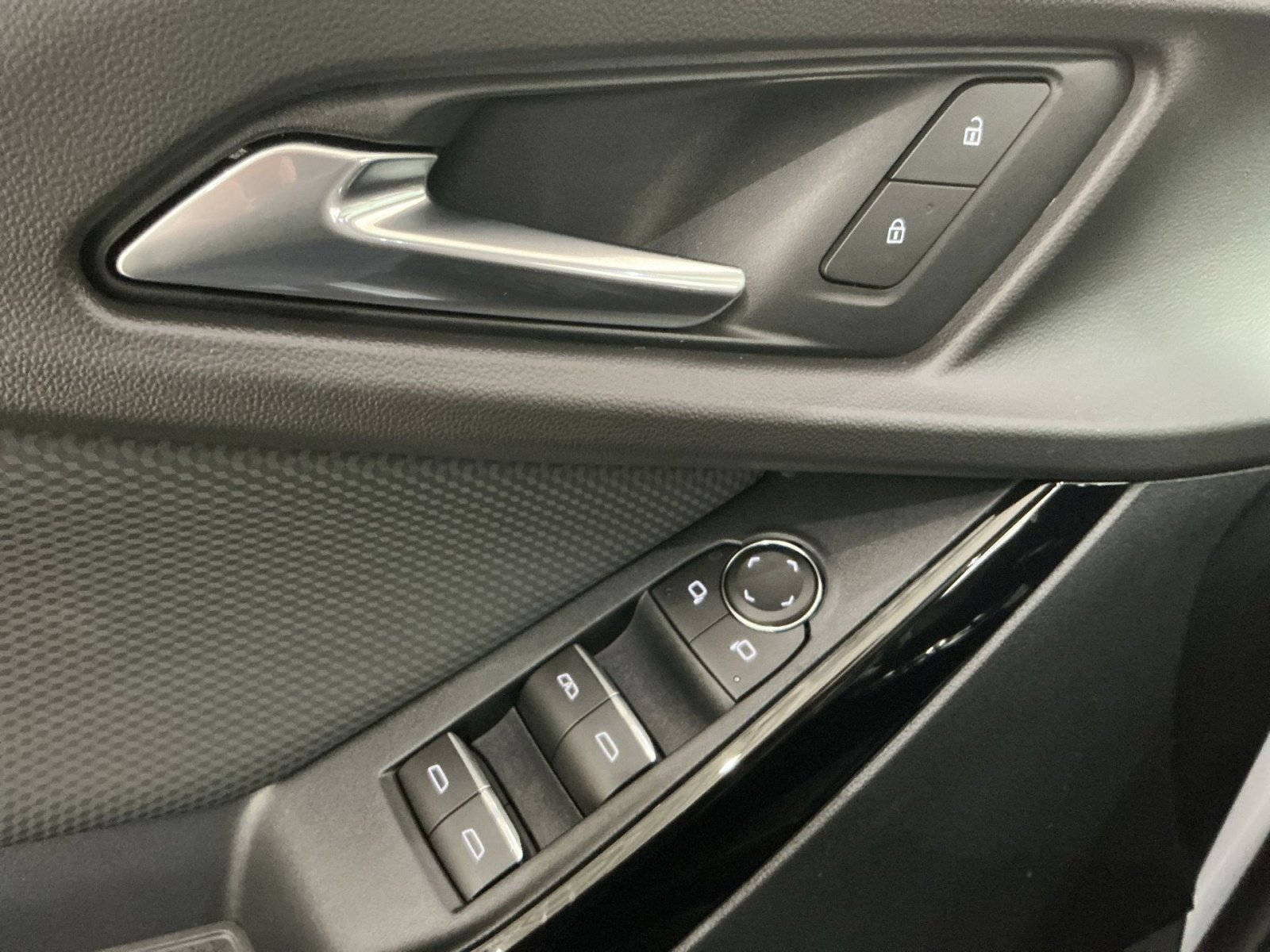 New 2026 Chevrolet Equinox RS w/ LPO, Floor Liner Package image 23