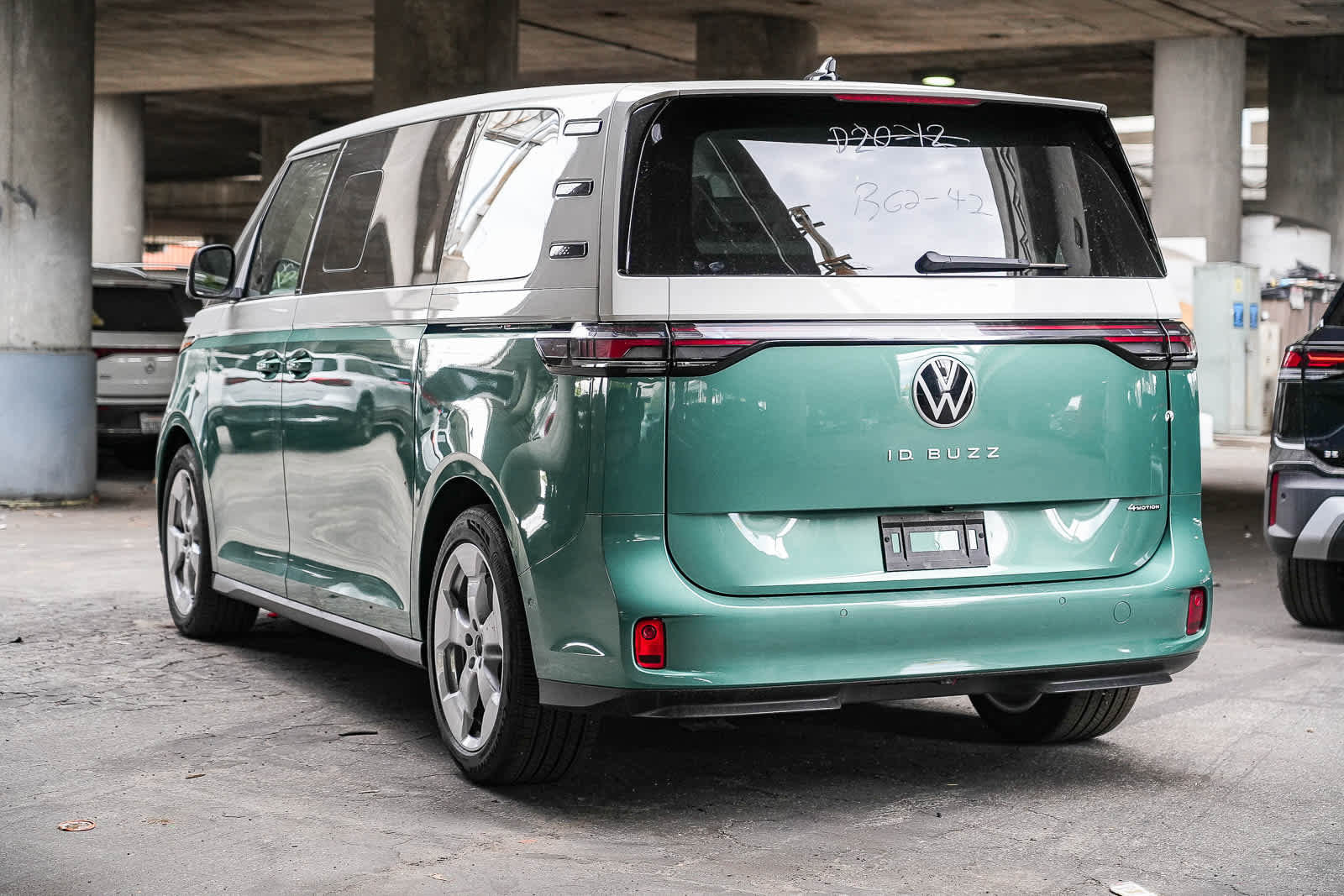 New 2025 Volkswagen ID. Buzz Pro S Plus AWD/4WD image 8
