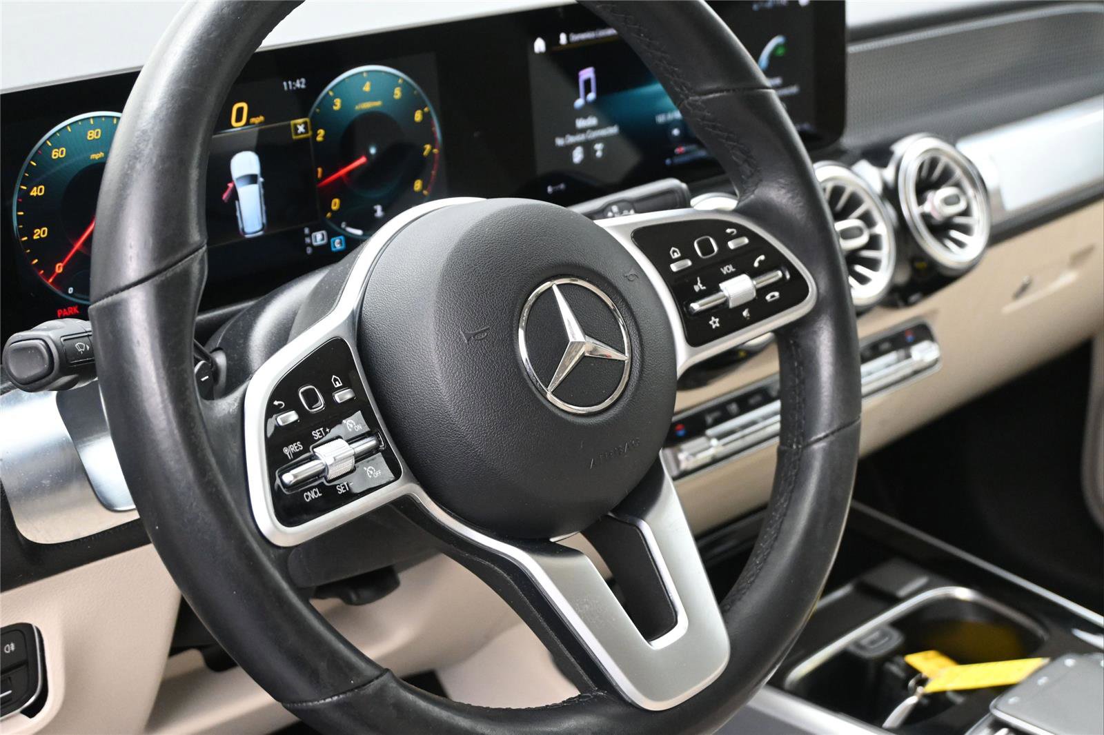 Used 2021 Mercedes-Benz GLB 250 4MATIC image 8