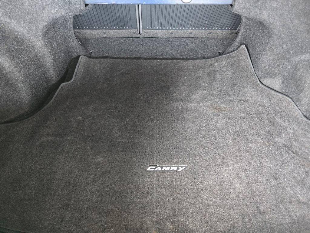 Used 2015 Toyota Camry LE image 10