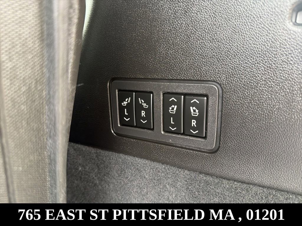 Used 2024 Cadillac XT6 Sport w/ Technology Package image 32