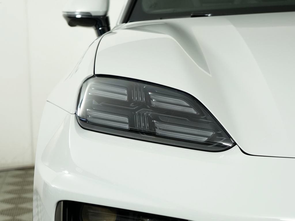 New 2026 Porsche Macan Turbo Electric image 11