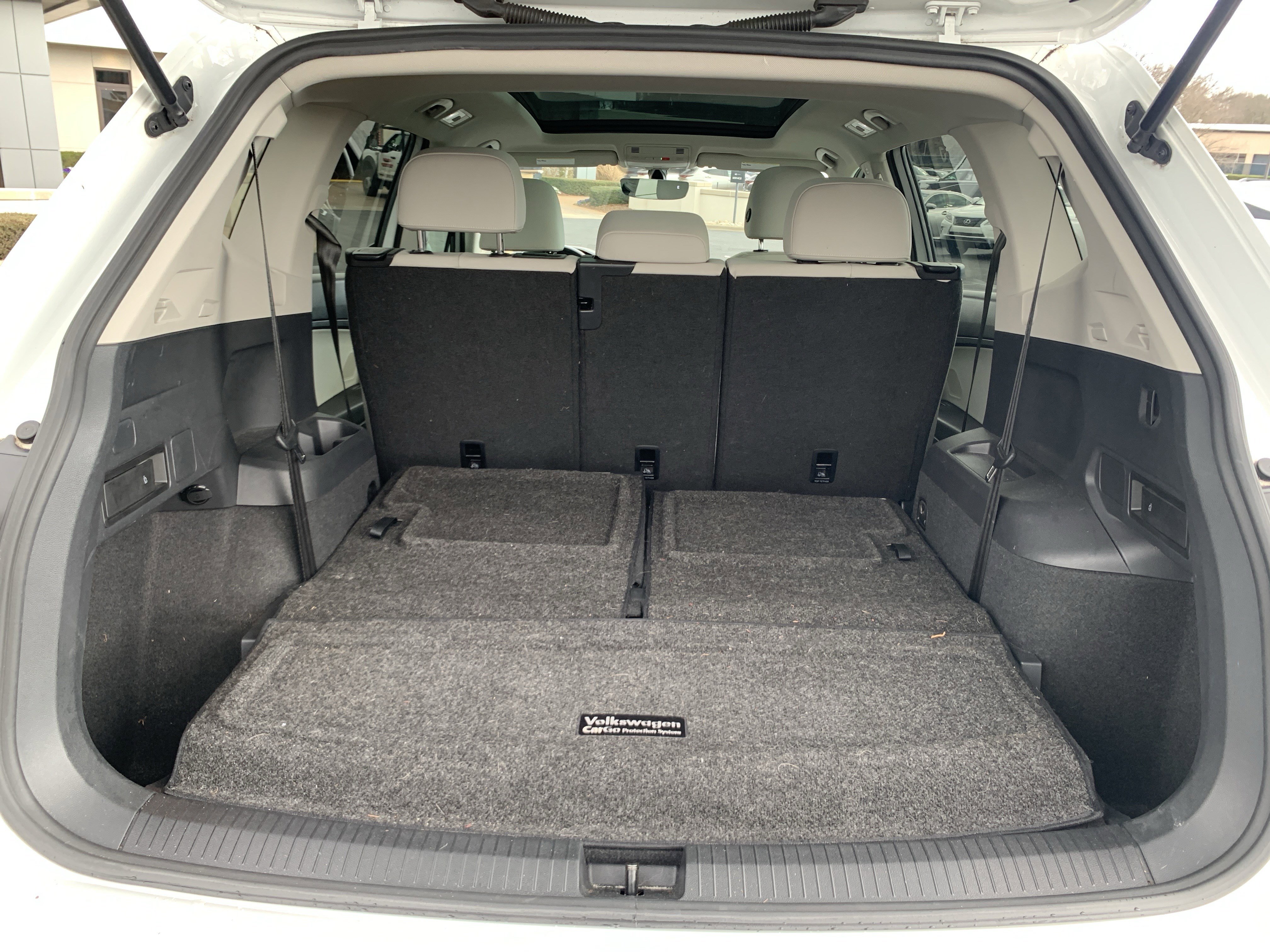 Used 2020 Volkswagen Tiguan SE w/ Panoramic Sunroof Package image 34