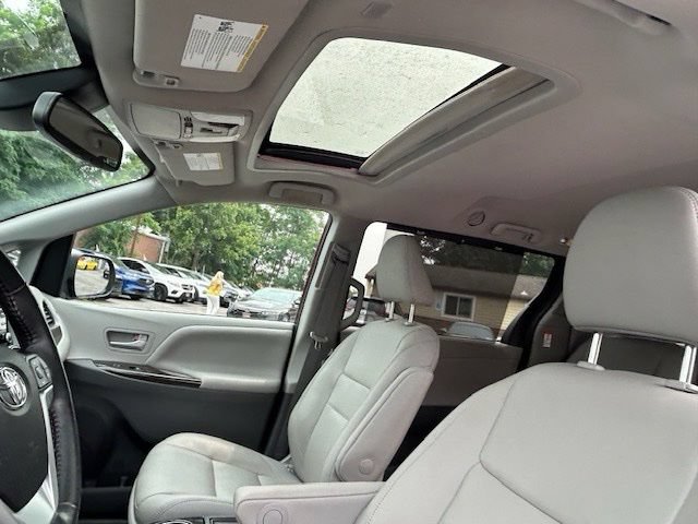Used 2020 Toyota Sienna XLE w/ XLE Navigation Package AWD/4WD image 12