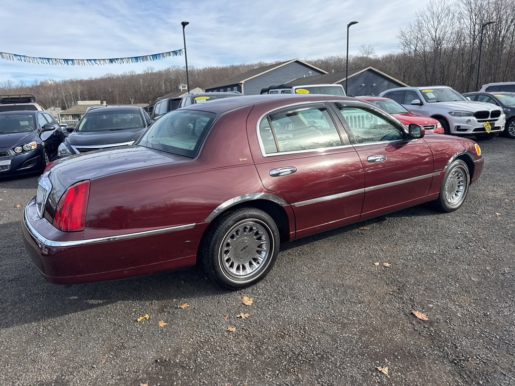Used 2000 Lincoln Town Car Cartier image 10