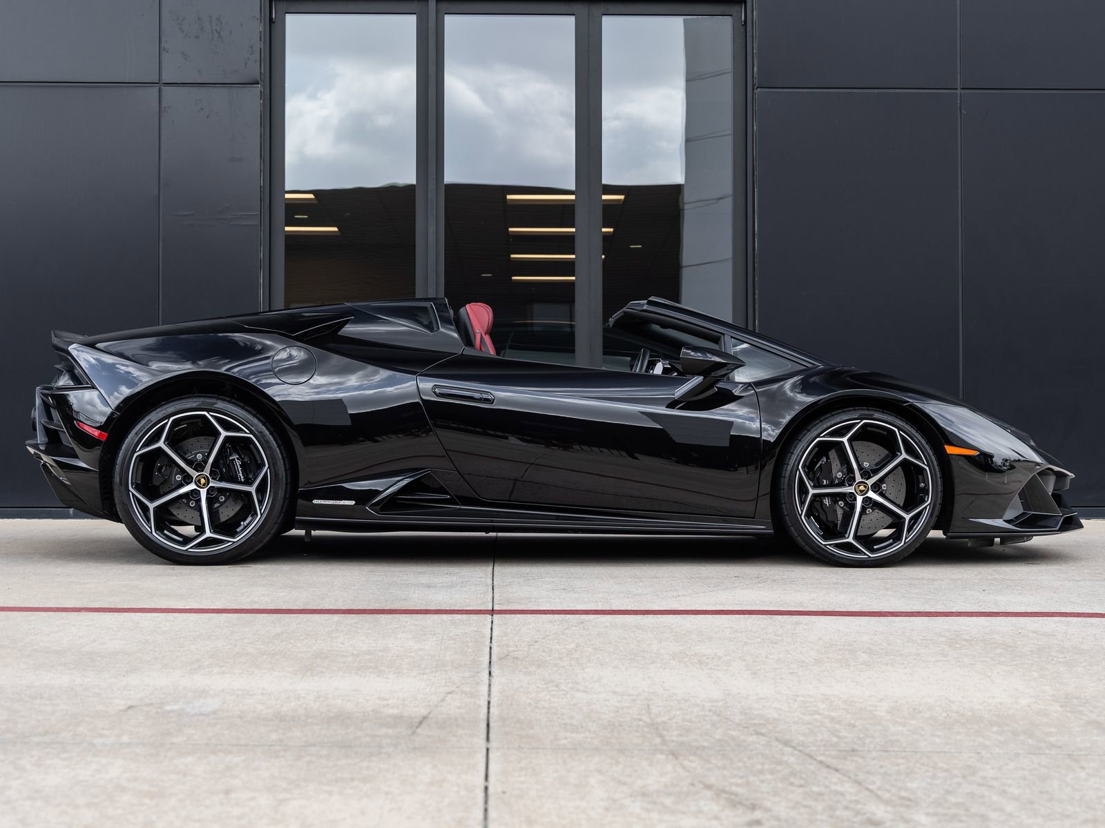 Used 2020 Lamborghini Huracan EVO image 11