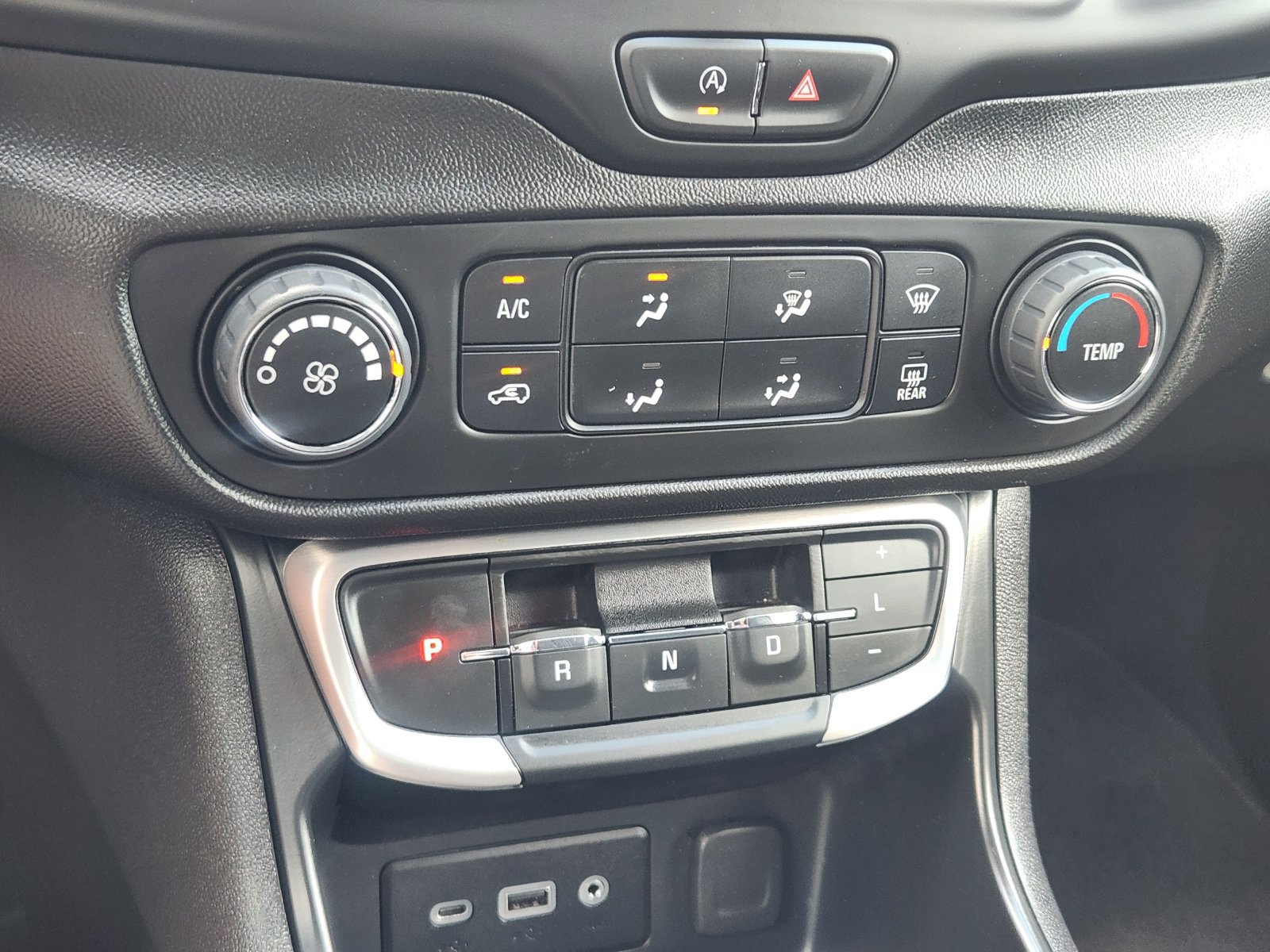 Used 2024 GMC Terrain SLE AWD/4WD image 20