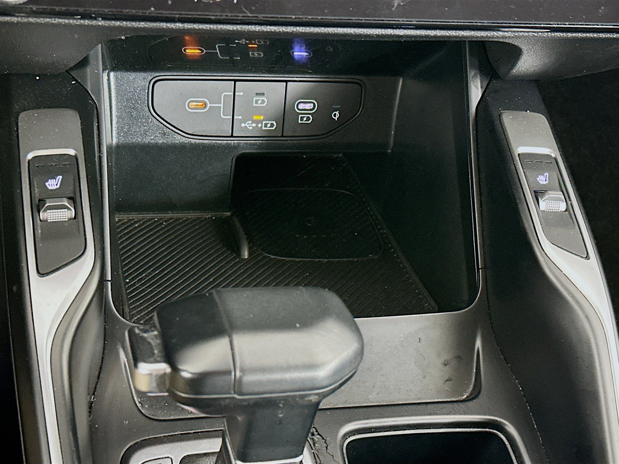 Used 2024 Kia Sorento S image 26