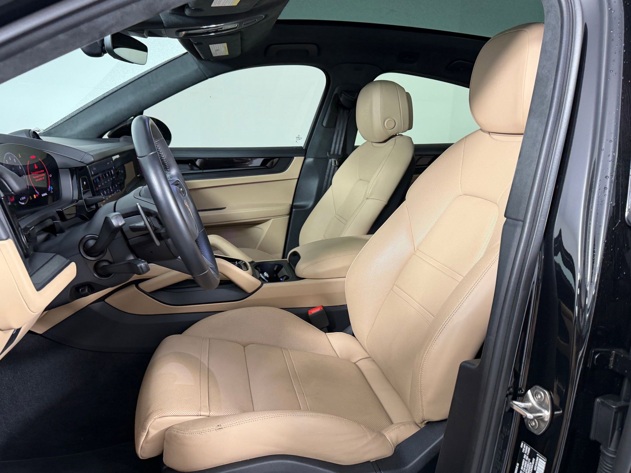 Used 2025 Porsche Cayenne GTS image 5