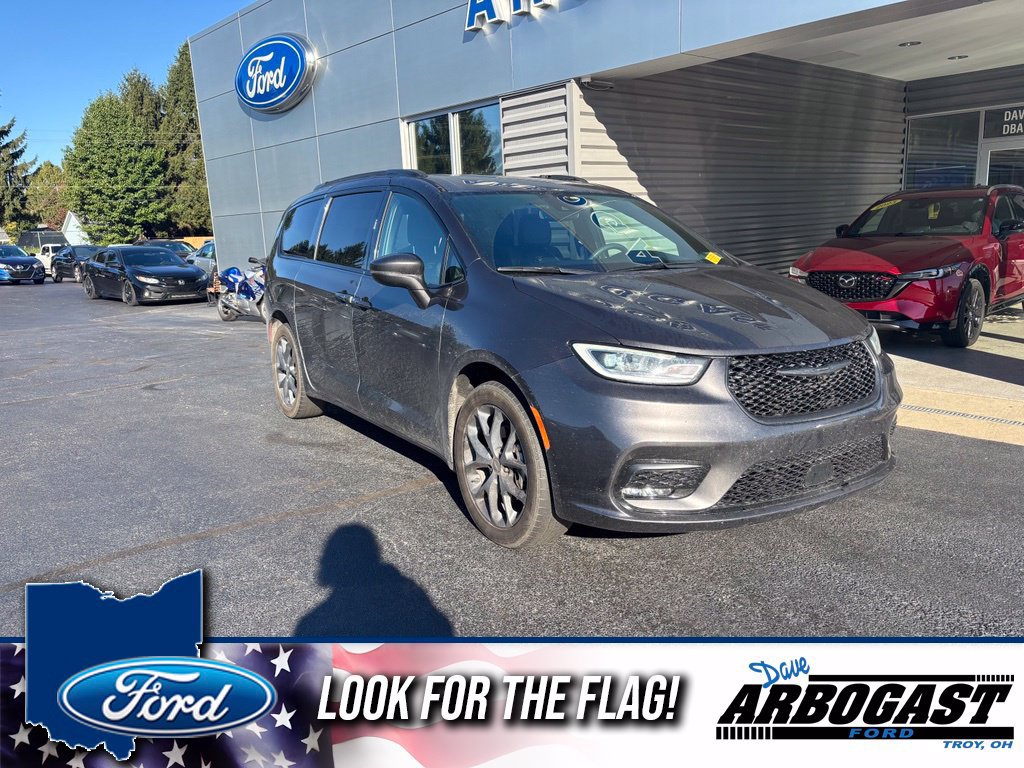 Used 2022 Chrysler Pacifica Touring-L w/ S Appearance Package