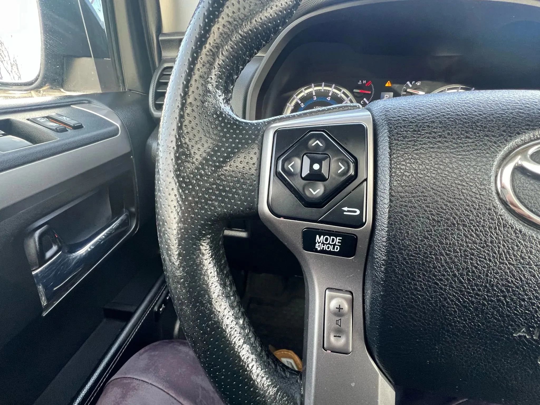 Used 2018 Toyota 4Runner Limited AWD/4WD image 16