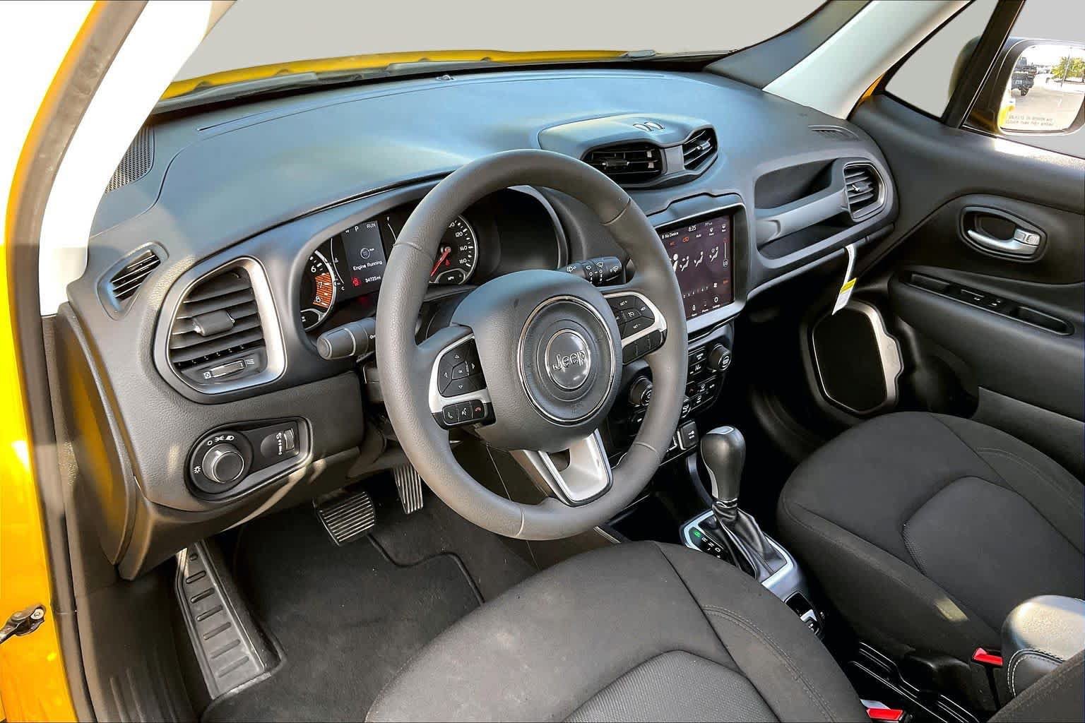Used 2023 Jeep Renegade Latitude AWD/4WD image 17