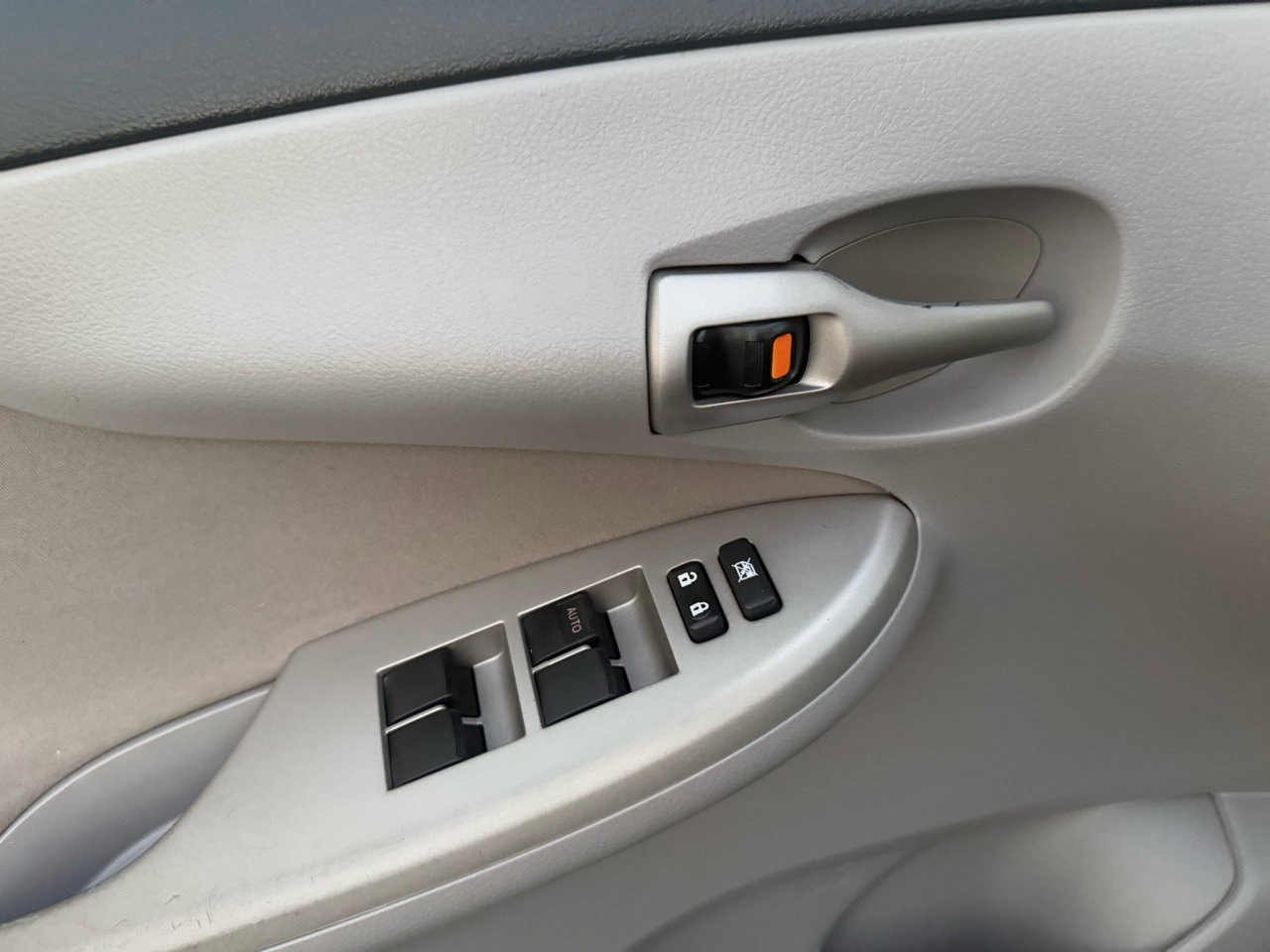 Used 2013 Toyota Corolla LE Special Edition image 29