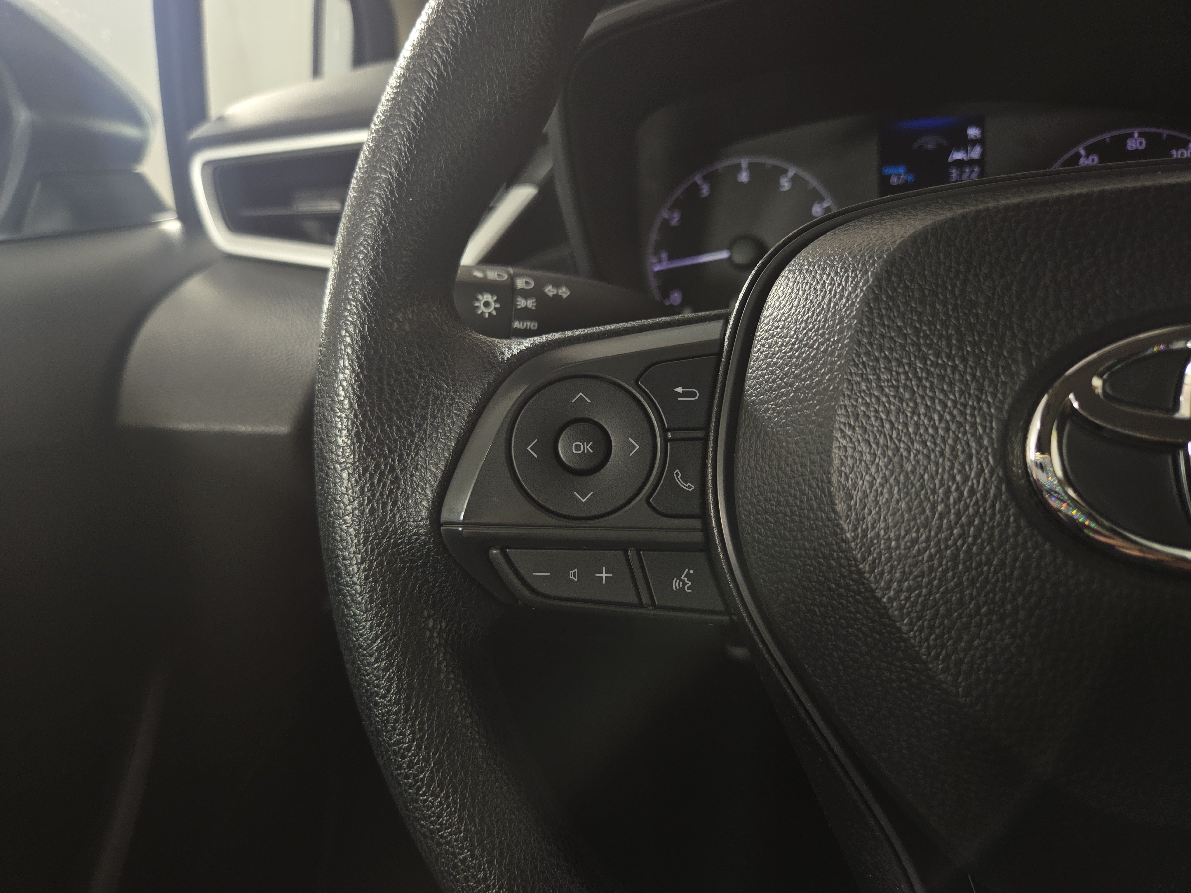 Used 2025 Toyota Corolla LE FWD image 15
