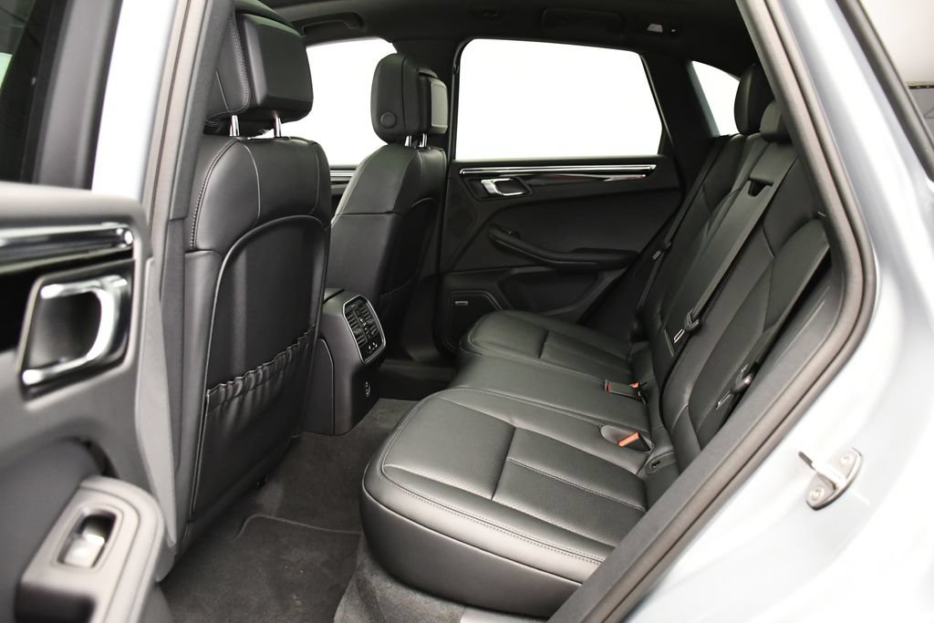 Certified 2026 Porsche Macan Turbo AWD/4WD image 46
