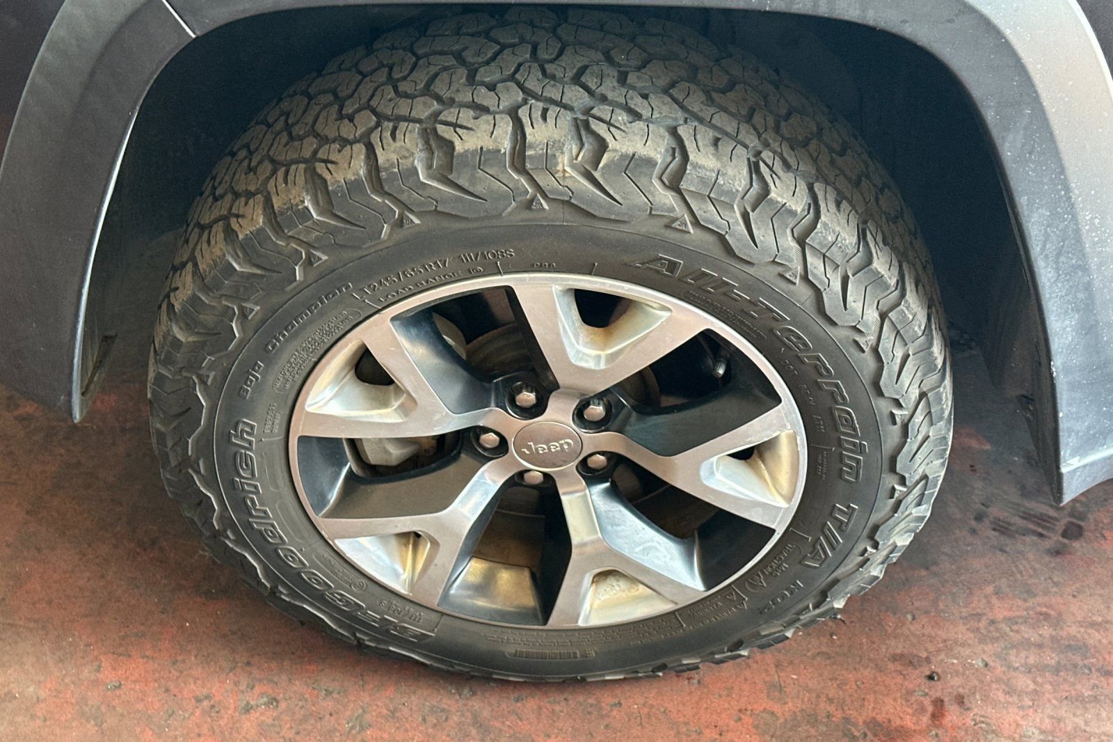 Used 2015 Jeep Cherokee Trailhawk image 3