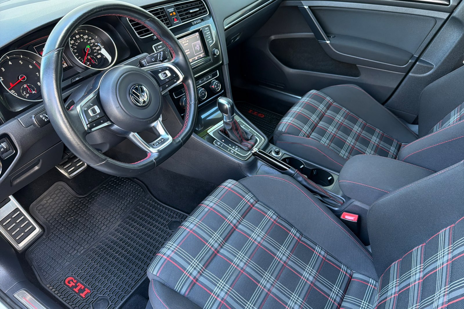 Used 2015 Volkswagen GTI S image 10