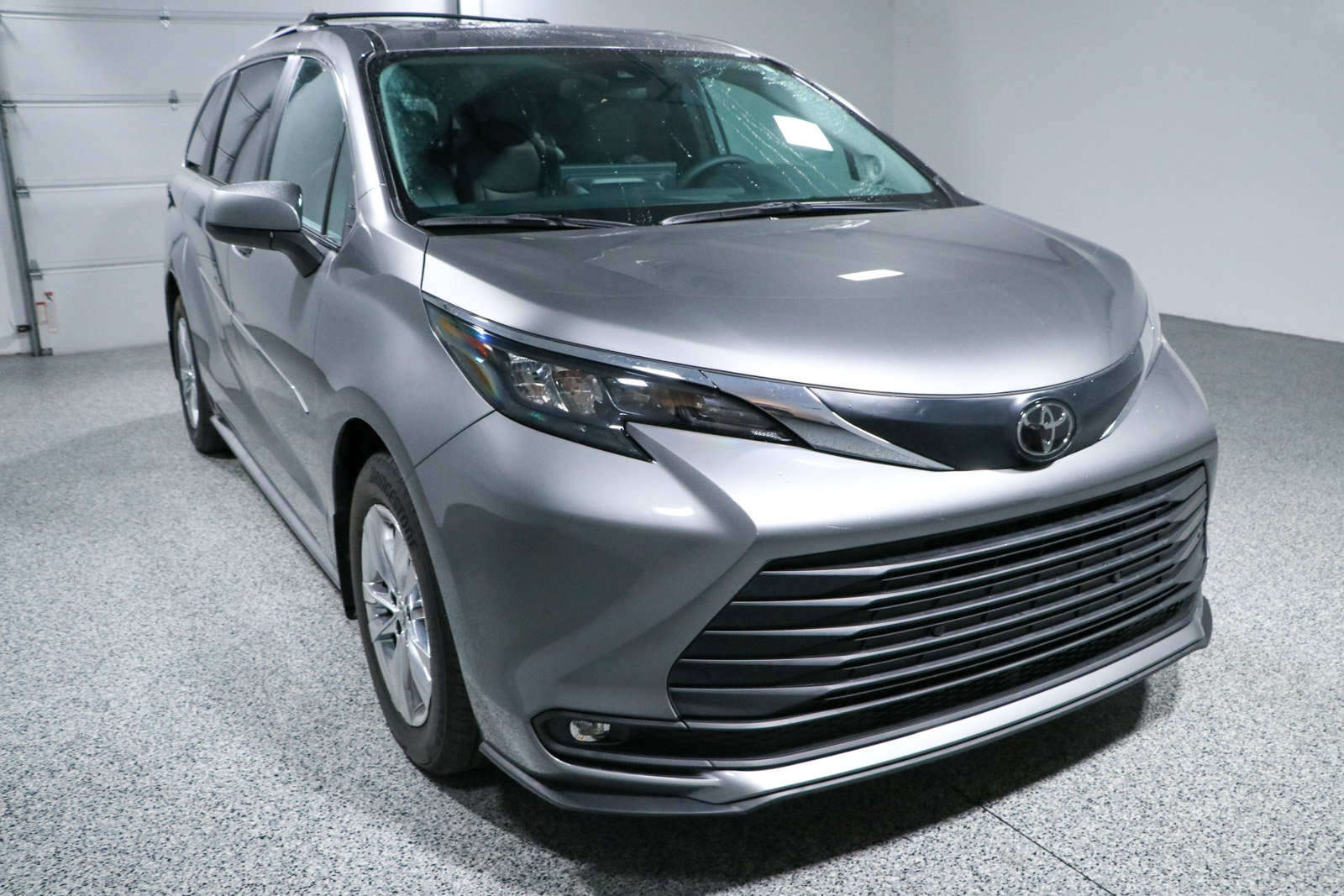 Used 2026 Toyota Sienna XLE AWD/4WD image 5