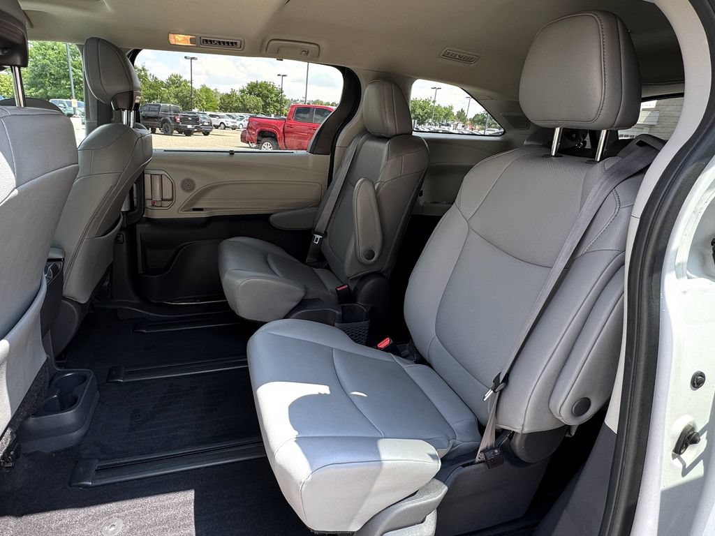 Used 2021 Toyota Sienna XLE w/ XLE Plus Package AWD/4WD image 32