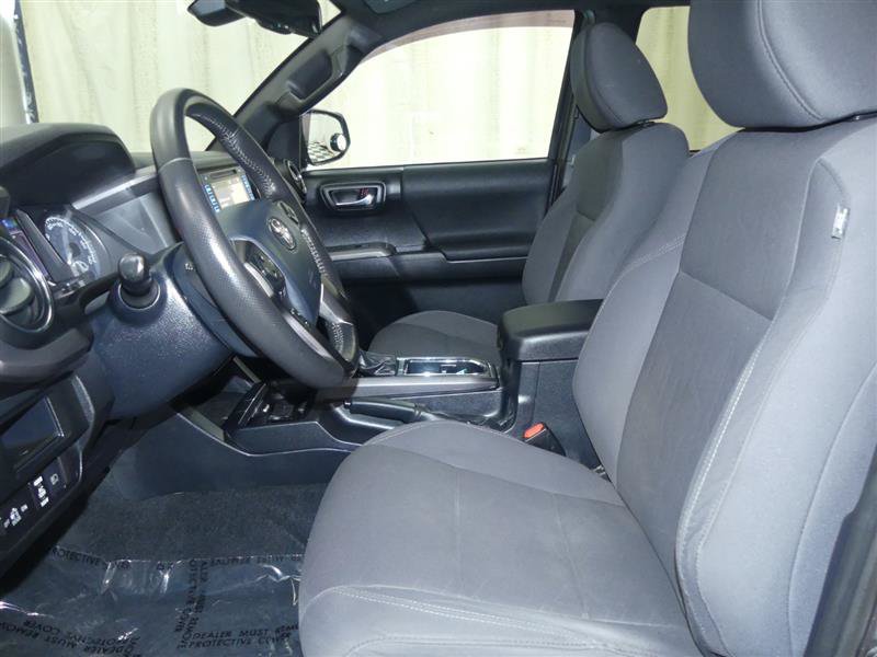 Used 2019 Toyota Tacoma TRD Sport AWD/4WD image 21