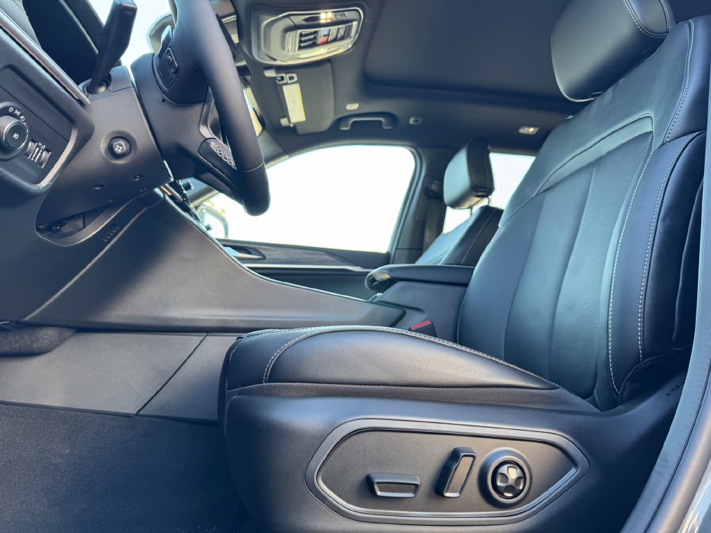 New 2027 Jeep Grand Cherokee Limited AWD/4WD image 17