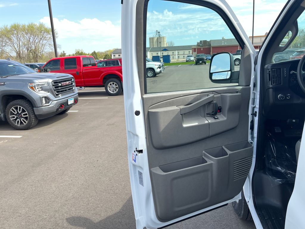 New 2026 Chevrolet Express 2500 RWD image 10