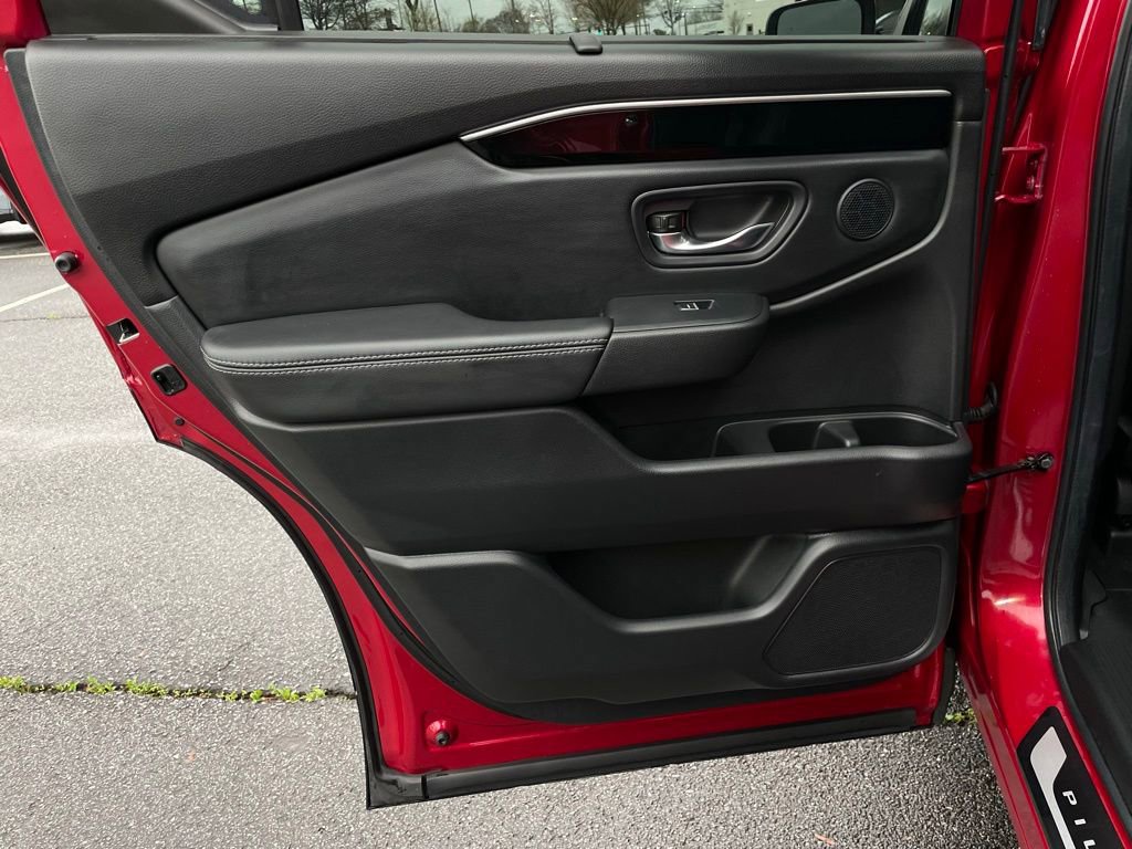 Certified 2025 Honda Pilot Touring image 40
