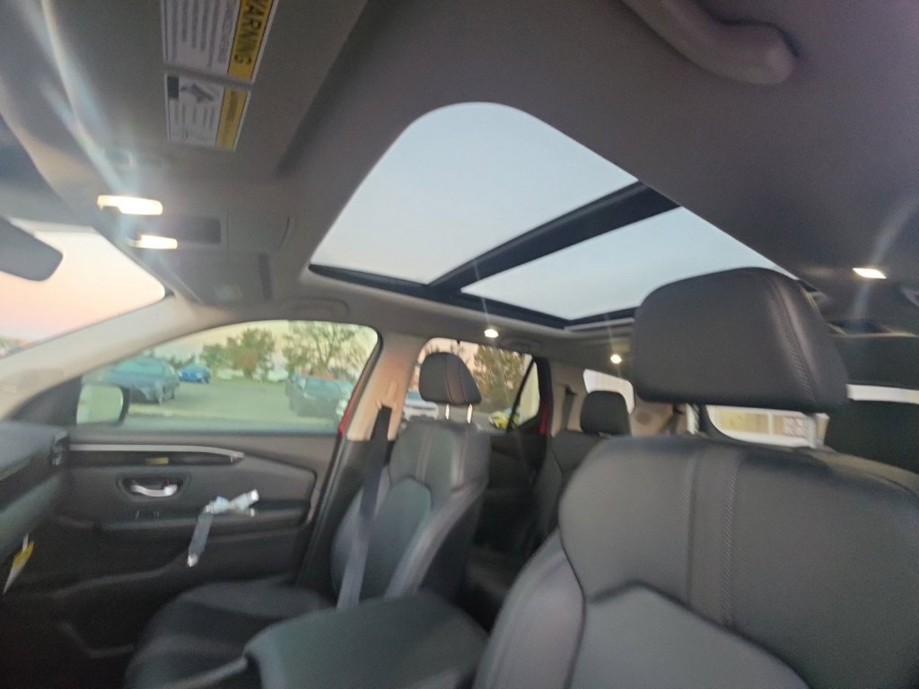 Used 2025 Honda Pilot Touring image 15