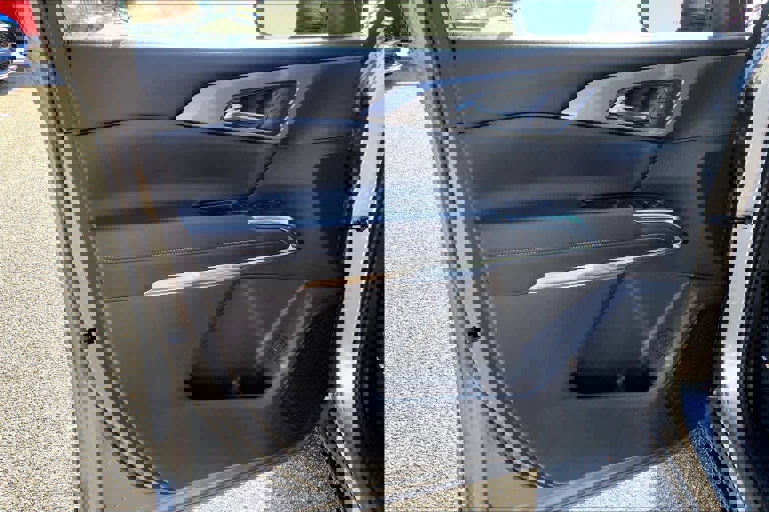 Used 2024 Chevrolet Traverse LT image 20