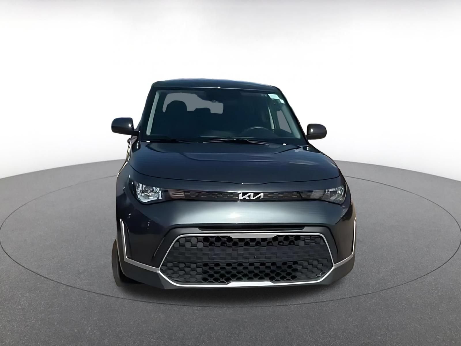Used 2025 Kia Soul LX w/ LX Technology Package FWD image 4