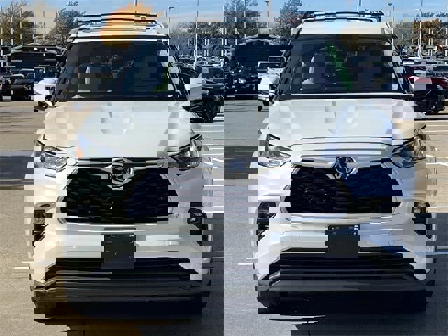 Used 2023 Toyota Highlander XLE image 8