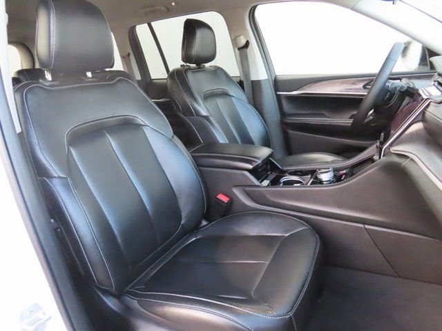 Used 2023 Jeep Grand Cherokee Limited image 29