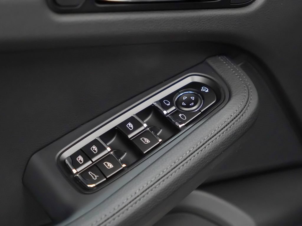 Certified 2026 Porsche Macan AWD/4WD image 23