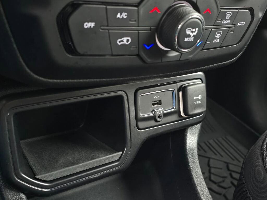 Used 2019 Jeep Renegade Altitude w/ UConnect 8.4 Nav Group image 31