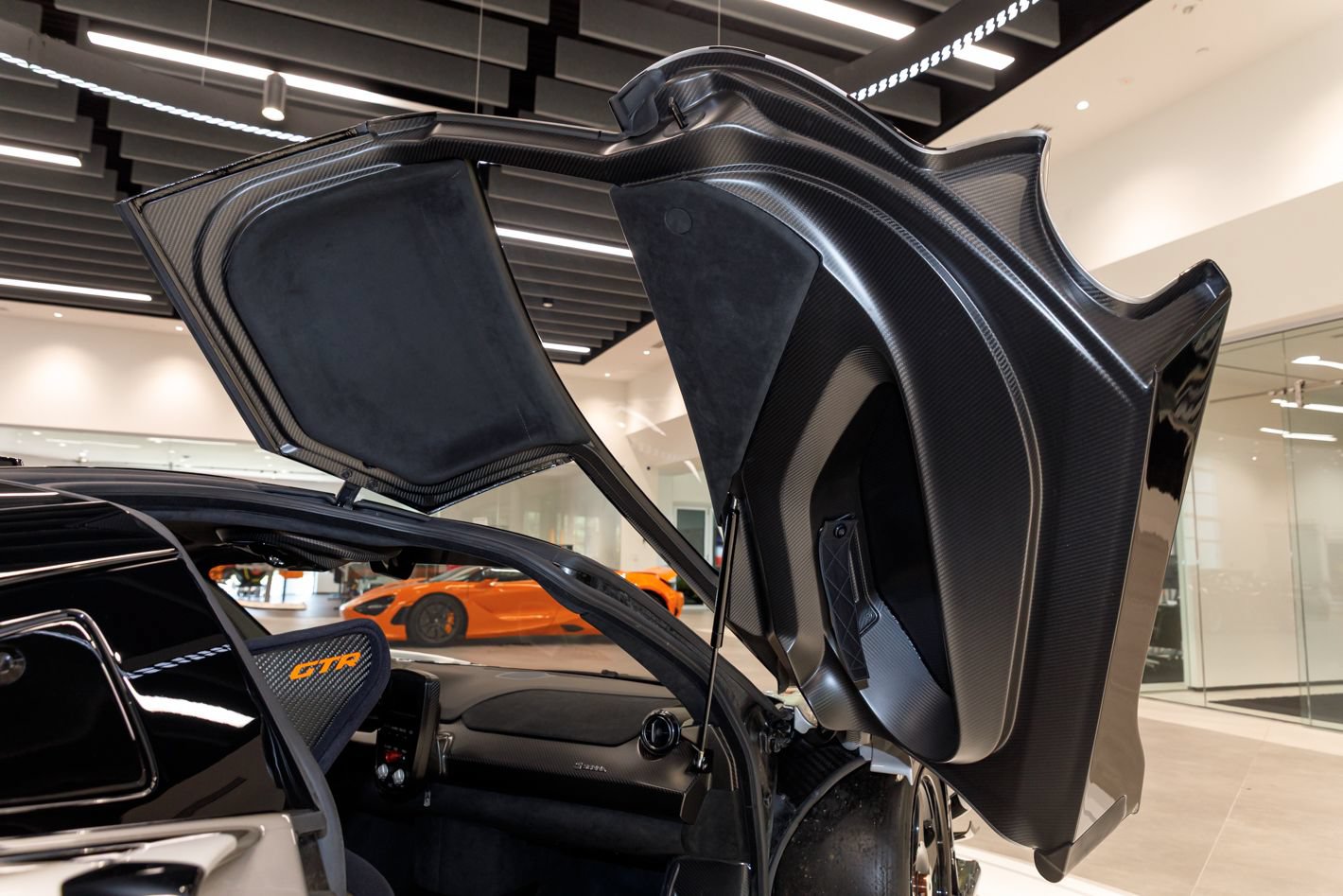 Used 2020 McLaren Senna RWD image 84