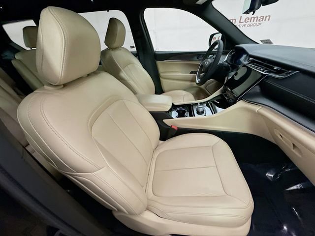 Used 2023 Jeep Grand Cherokee L Limited w/ Luxury Tech Group II image 32