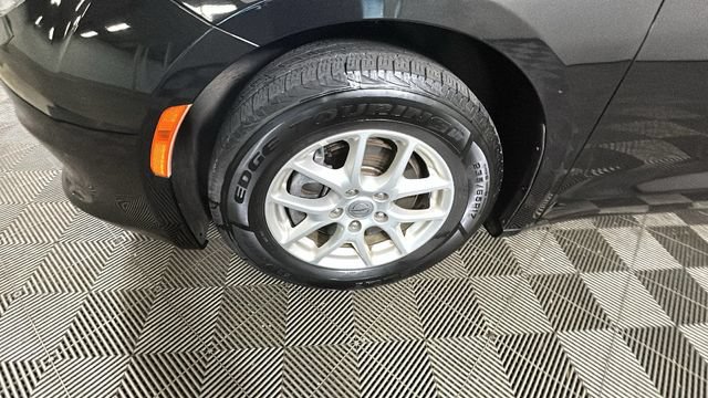Used 2021 Chrysler Voyager Lxi FWD image 9