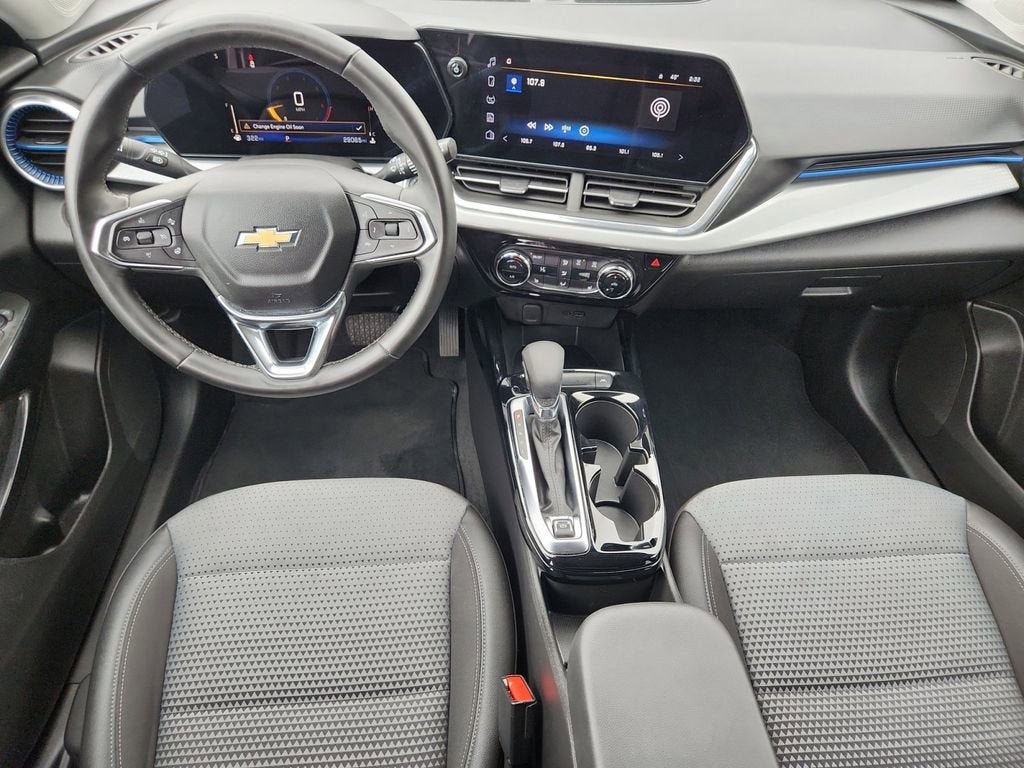 Used 2025 Chevrolet Trax LT w/ LT Convenience Package FWD image 10
