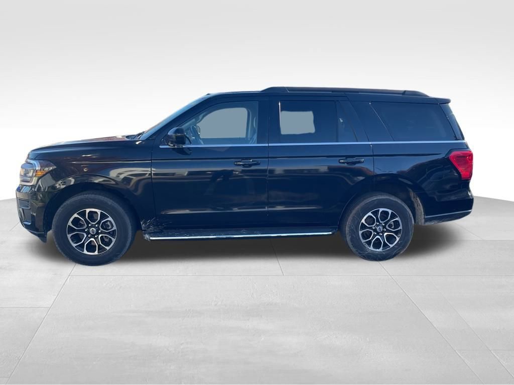 Used 2022 Ford Expedition XLT image 2