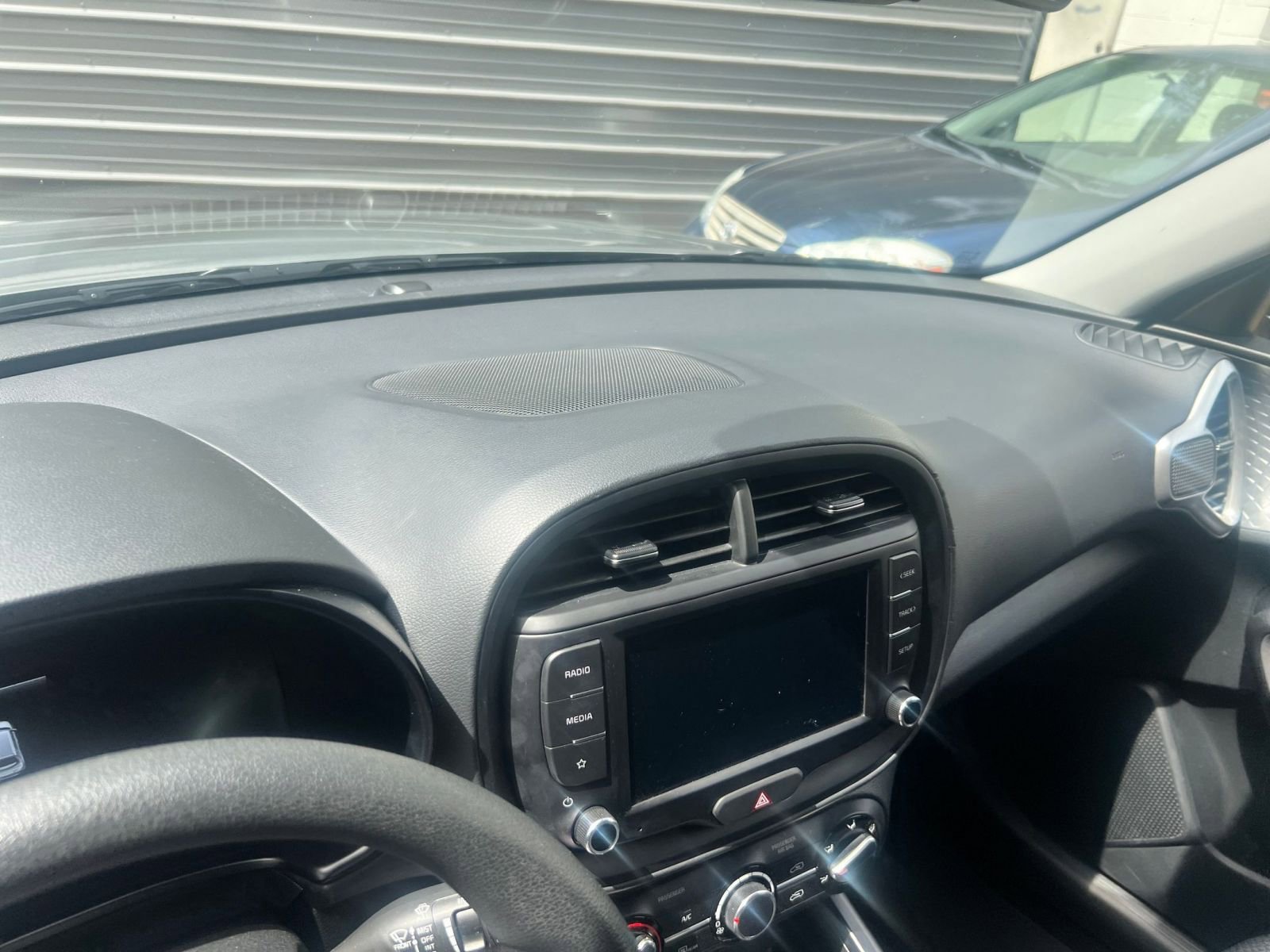 Used 2025 Kia Soul LX w/ LX Technology Package FWD image 17