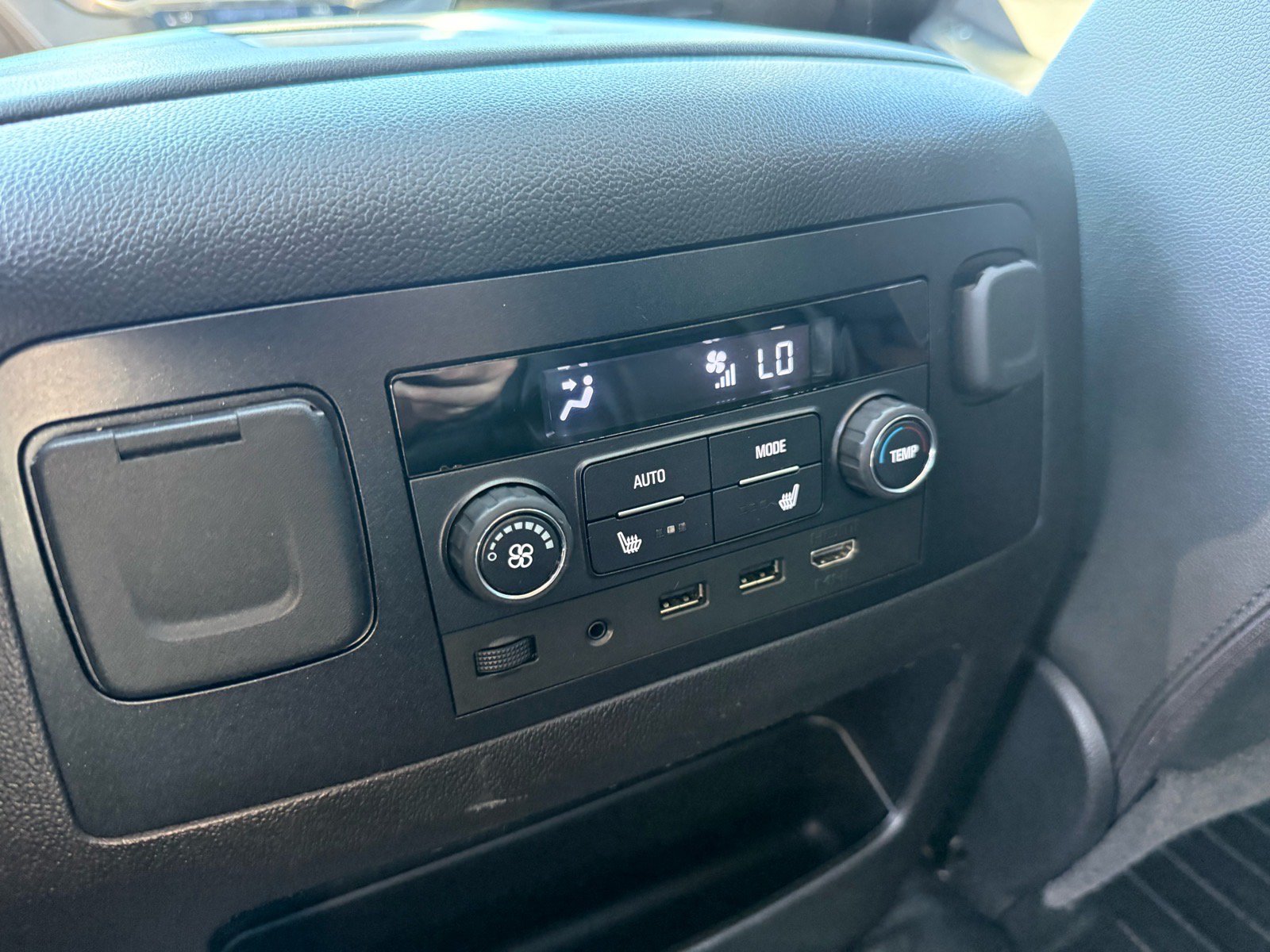 Used 2019 Chevrolet Tahoe Premier AWD/4WD image 18