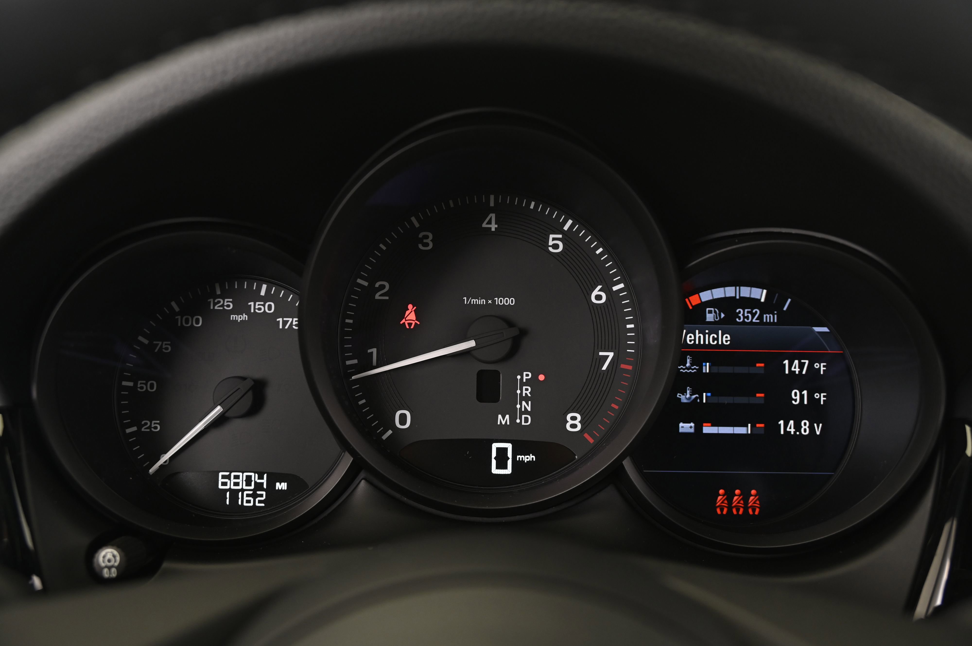 Certified 2025 Porsche Macan image 36