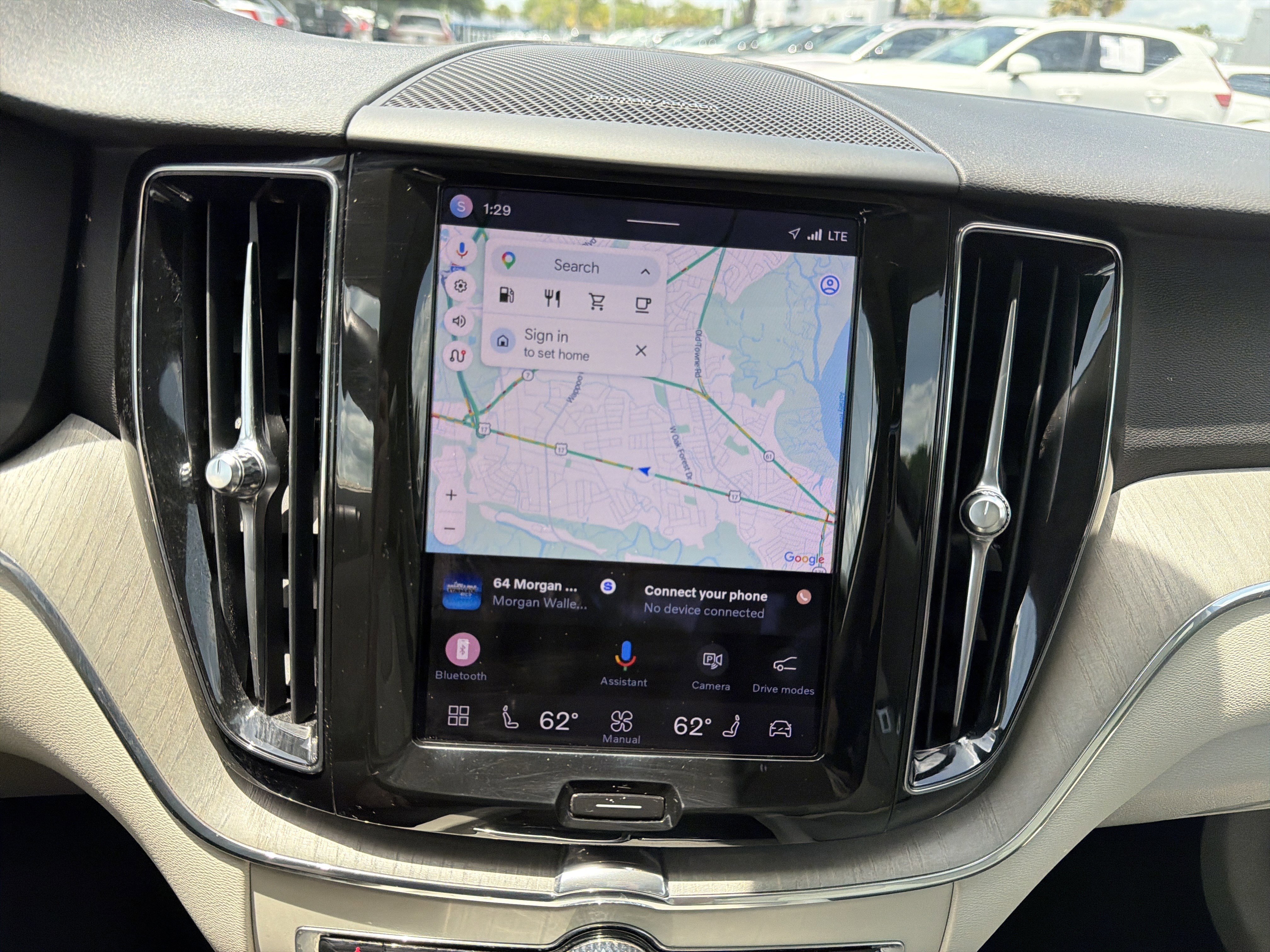 Certified 2023 Volvo XC60 B5 Plus AWD/4WD image 24