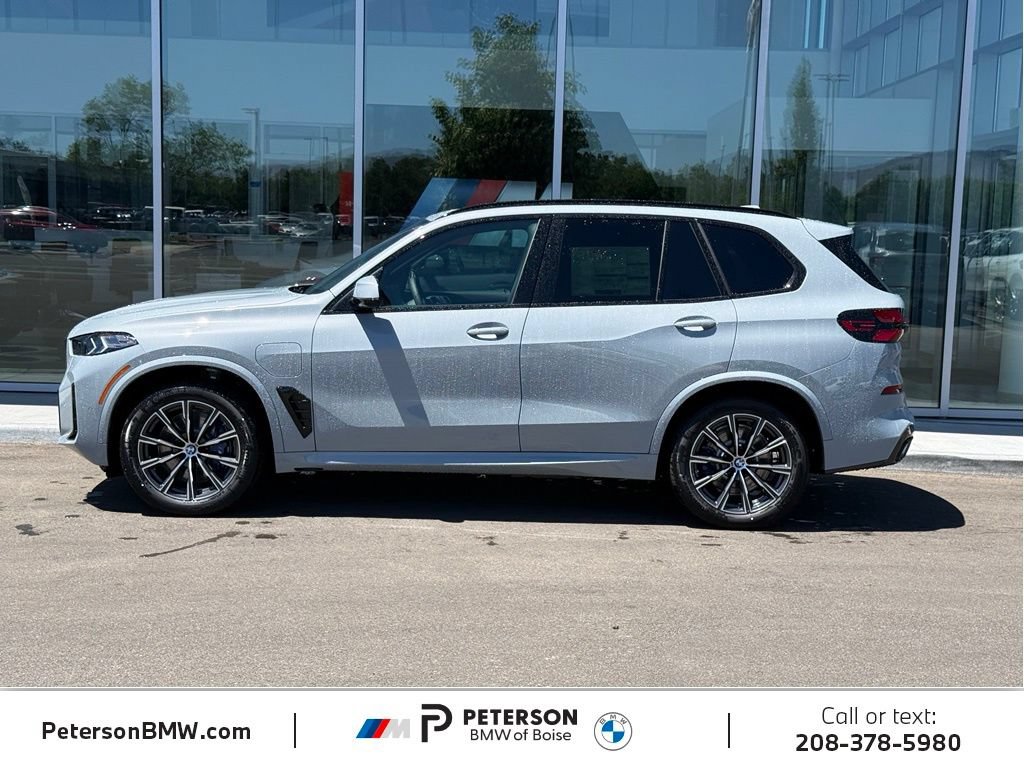 New 2026 BMW X5 xDrive50e w/ M Sport Package AWD/4WD image 2