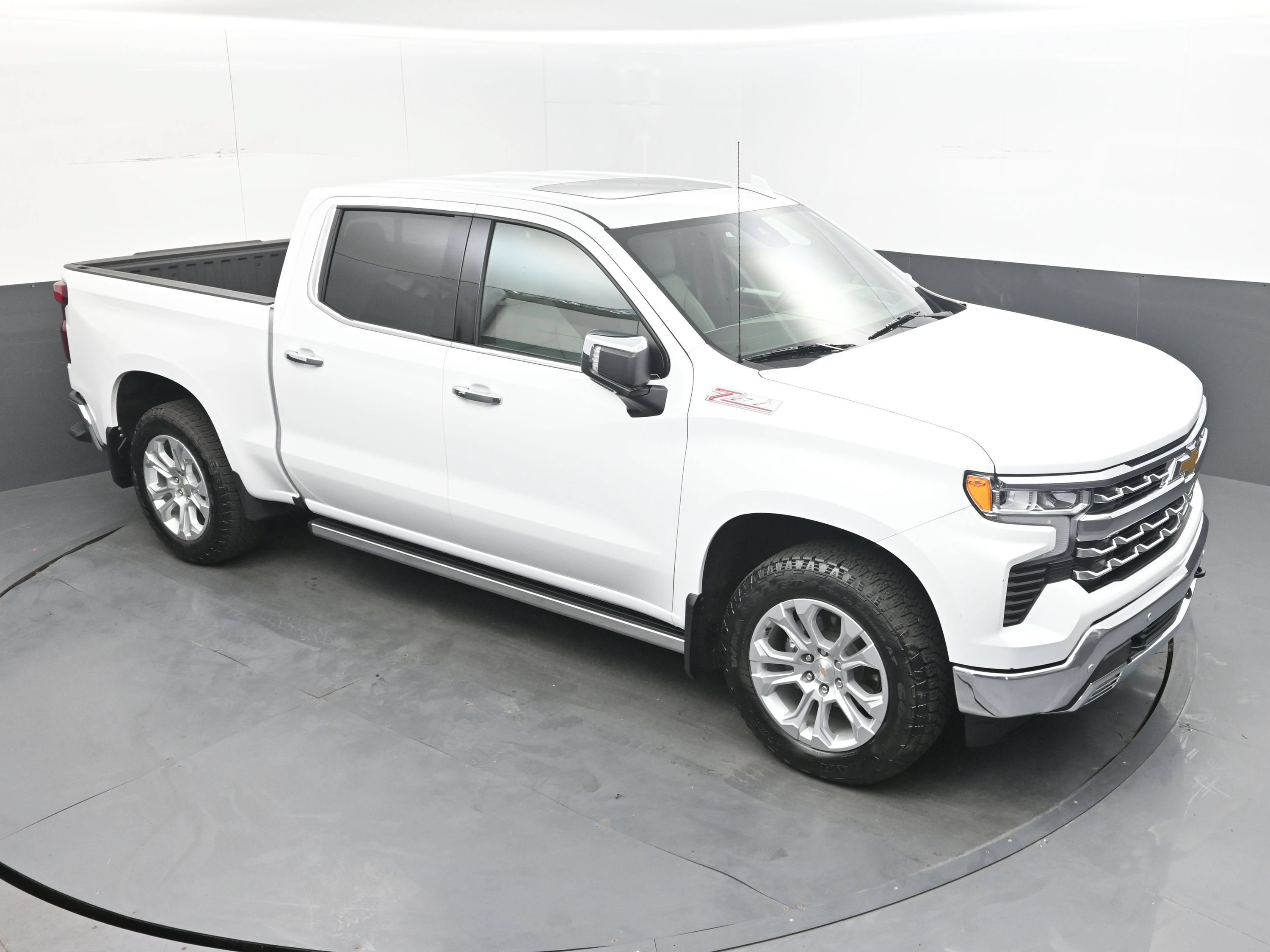 Used 2025 Chevrolet Silverado 1500 LTZ w/ LTZ Premium Package AWD/4WD image 27